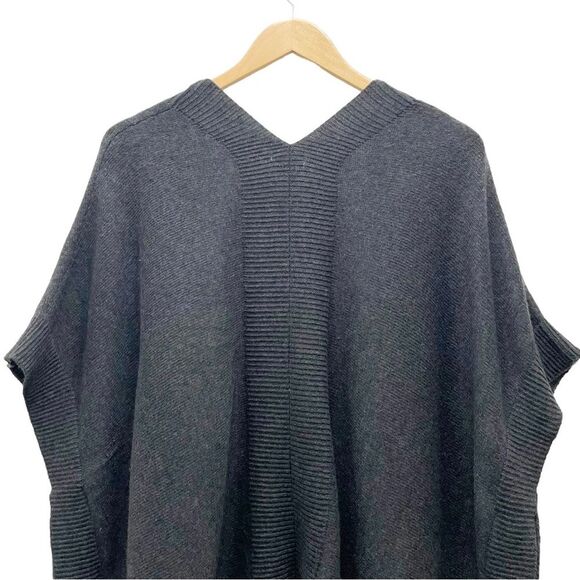 Old Navy Open Front Poncho Cardigan Charcoal Gray Sweater Women’s Size XS/S - Picture 5 of 7